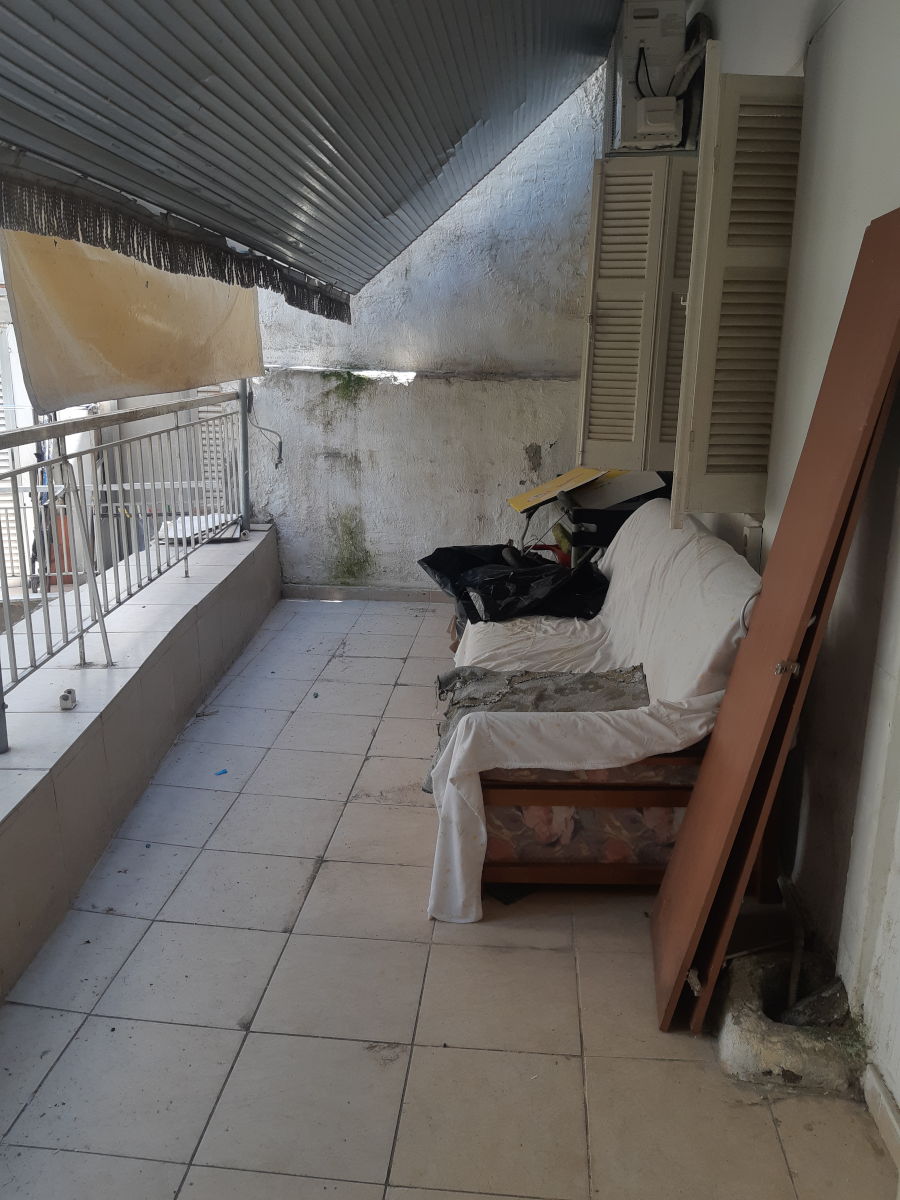 Μοντέρνα ανακαίνιση studio στη Θεσσαλονίκη πριν