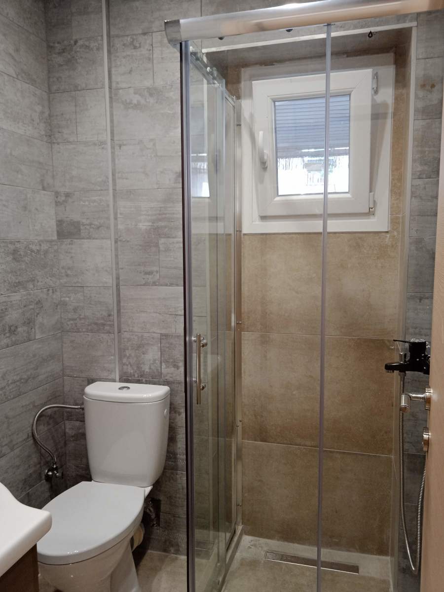 Μοντέρνα ανακαίνιση studio στη Θεσσαλονίκη μετά