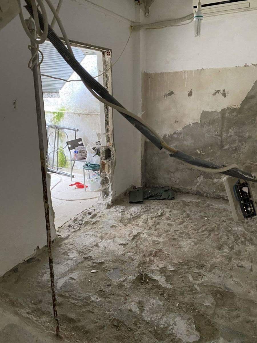 Μοντέρνα ανακαίνιση studio στη Θεσσαλονίκη πριν