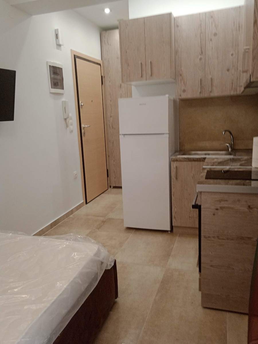 Μοντέρνα ανακαίνιση studio στη Θεσσαλονίκη μετά