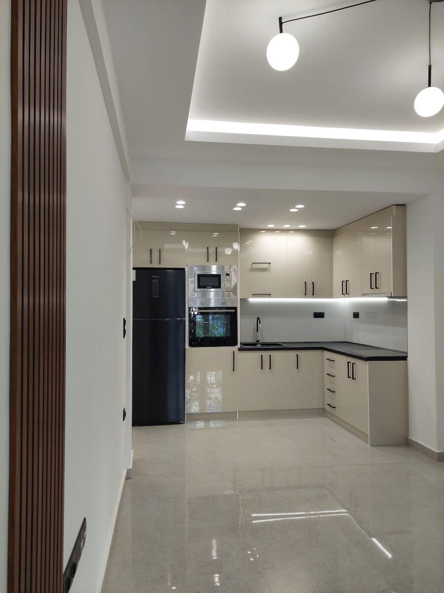 Μοντέρνα ανακαίνιση διαμερίσματος στη Θεσσαλονίκη μετά