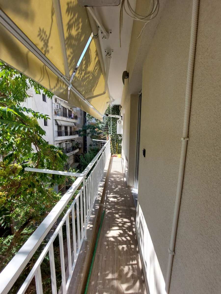 Μοντέρνα ανακαίνιση διαμερίσματος στη Θεσσαλονίκη μετά