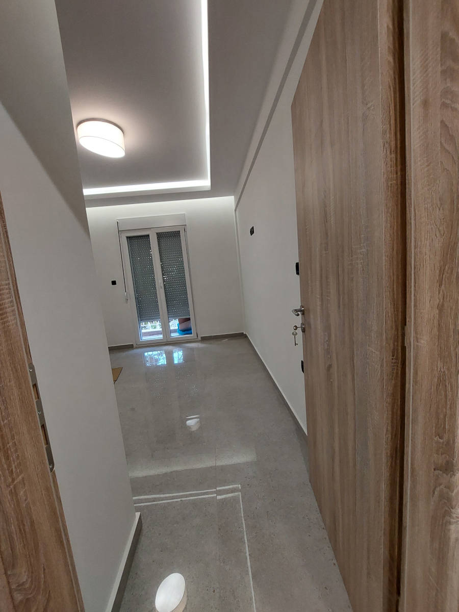 Μοντέρνα ανακαίνιση διαμερίσματος στη Θεσσαλονίκη μετά