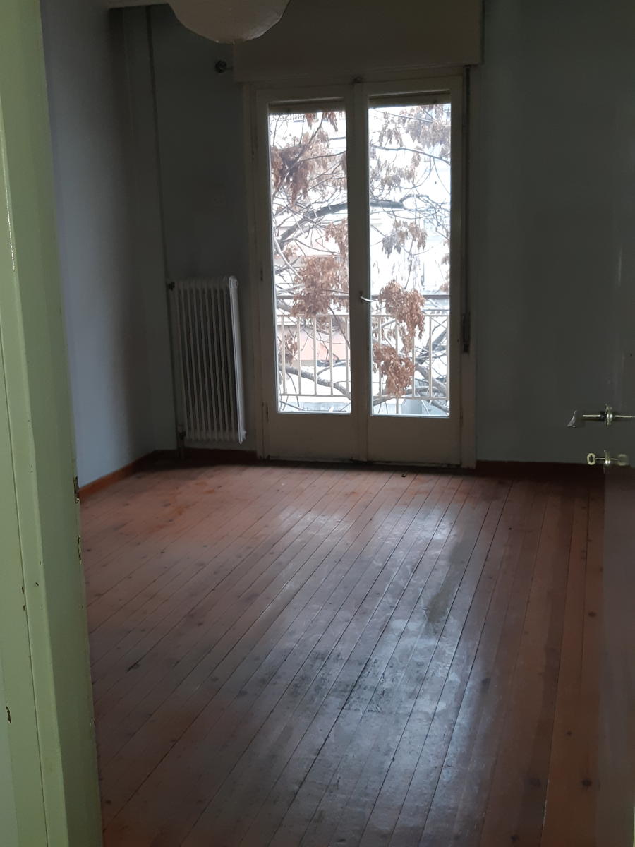 Μοντέρνα ανακαίνιση διαμερίσματος στη Θεσσαλονίκη πριν