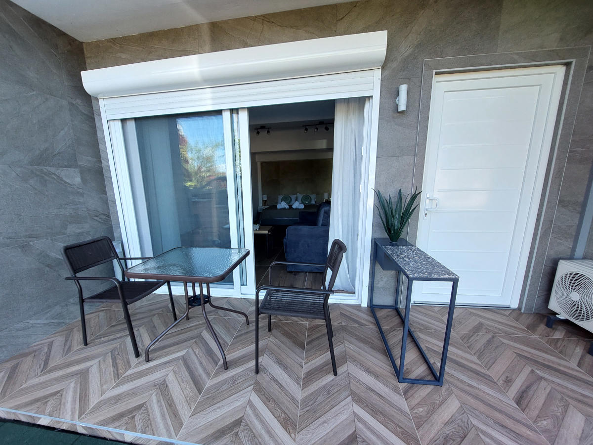 Μοντέρνα ανακαίνιση γκαράζ στον Βράχο Πρέβεζας μετά