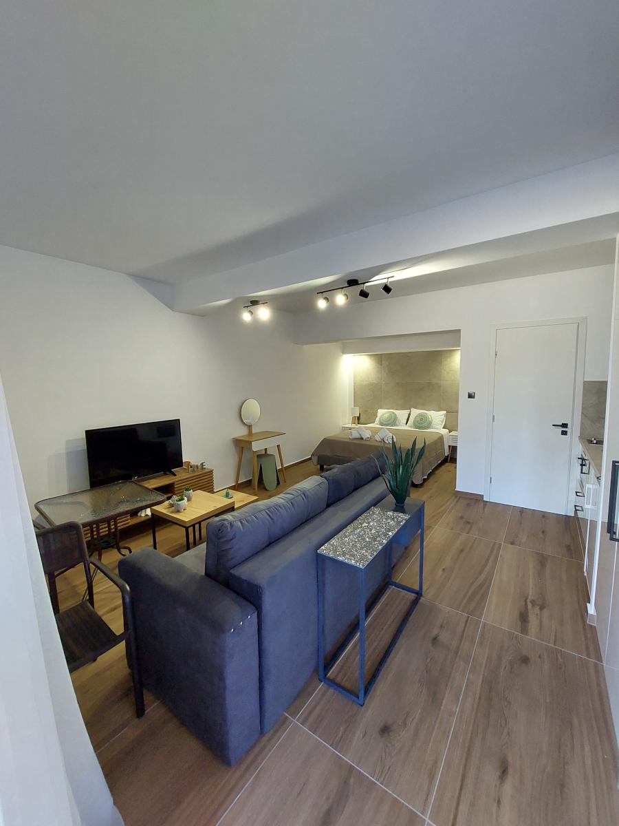 Μοντέρνα ανακαίνιση γκαράζ στον Βράχο Πρέβεζας μετά