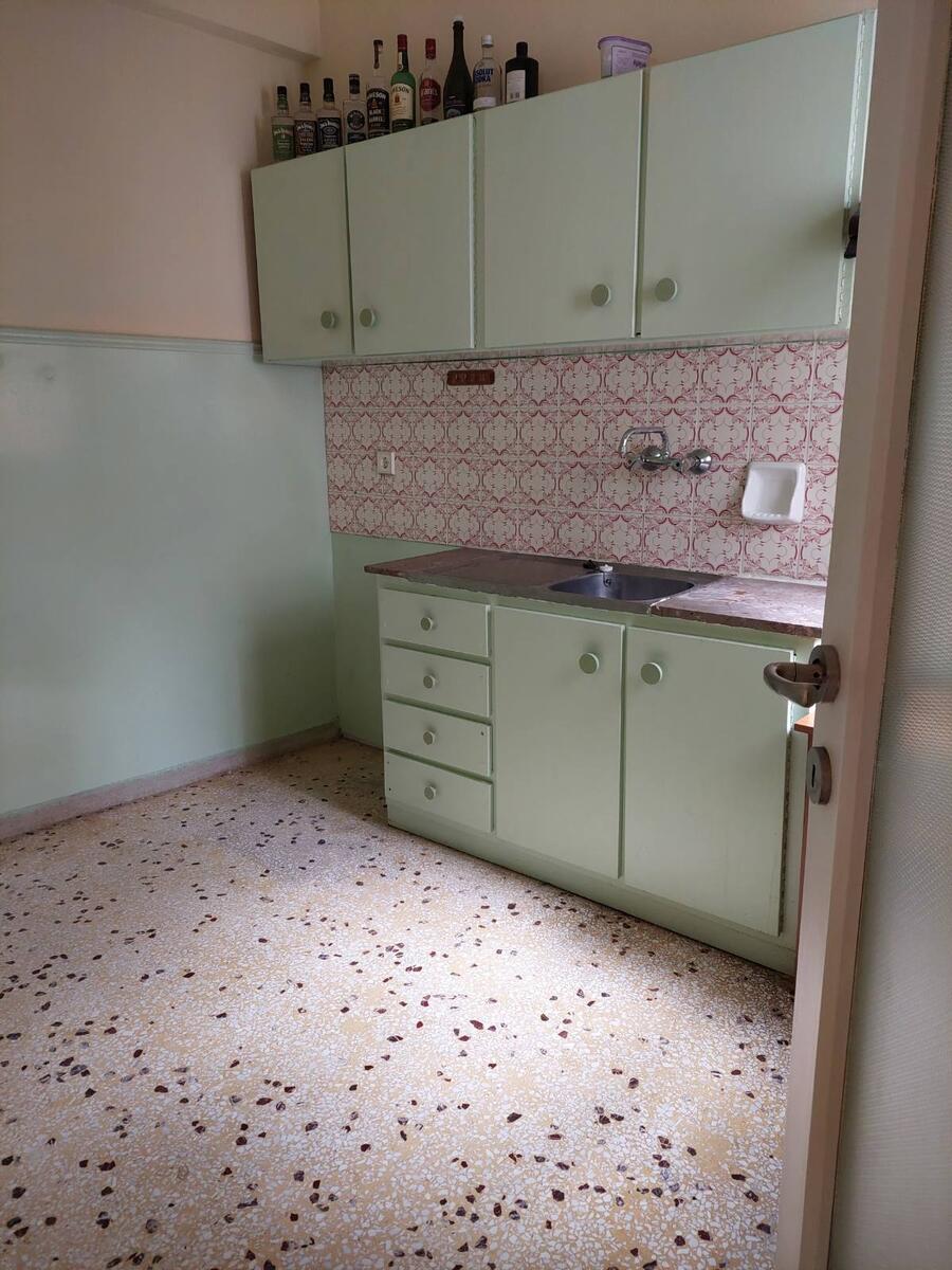 Μοντέρνα ανακαίνιση διαμερίσματος στα Ιωάννινα πριν